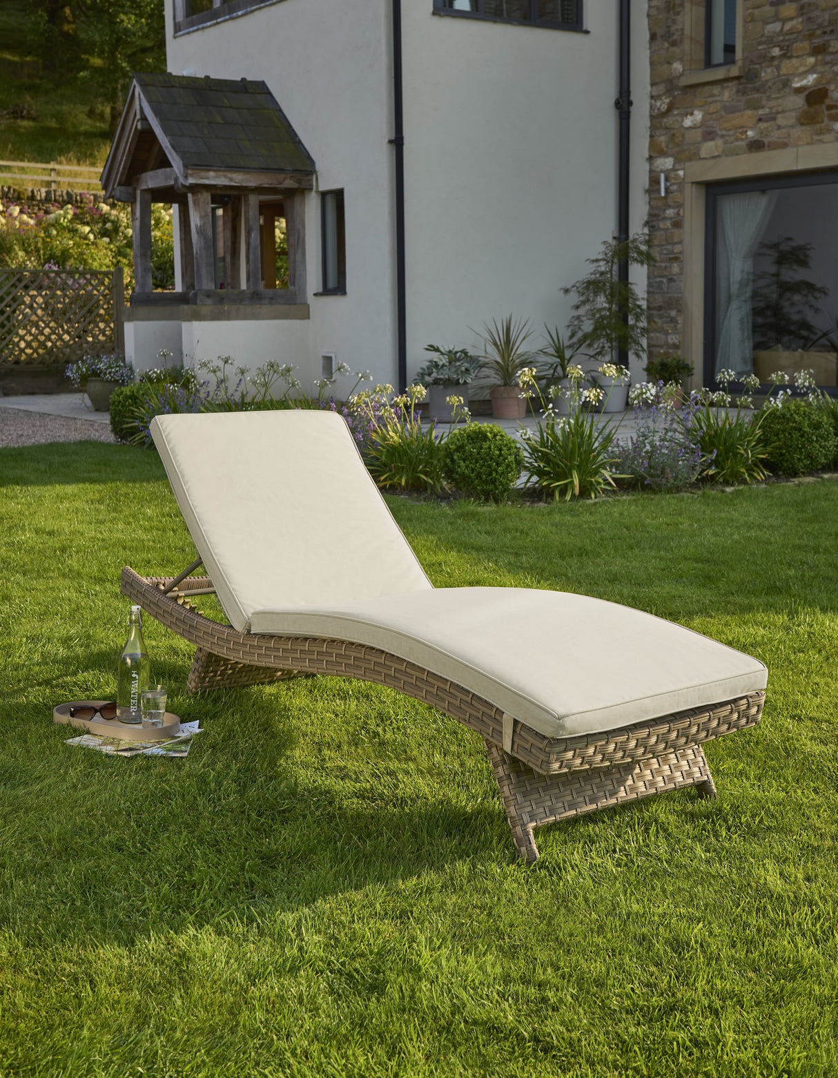 Charlbury Signature Universal Sun Lounger with Cushions - Mill Race Garden Centre