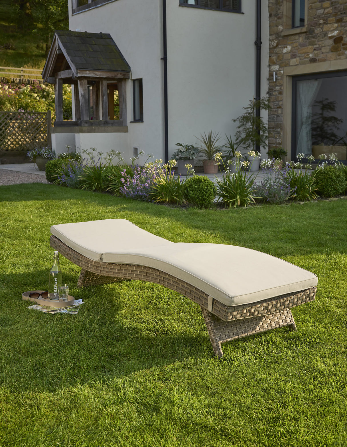 Charlbury Signature Universal Sun Lounger with Cushions - Mill Race Garden Centre