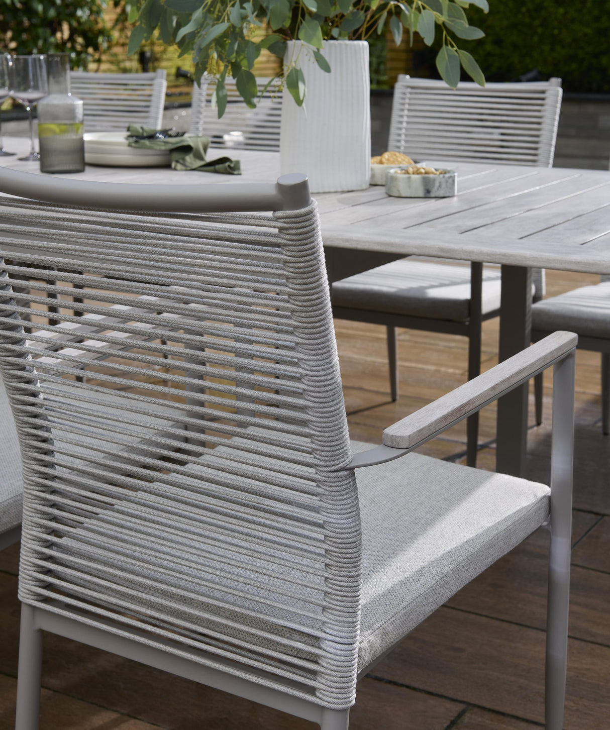 Kettler Trento 8 Seat Dining Set With Drift Extending Table - Mill Race Garden Centre