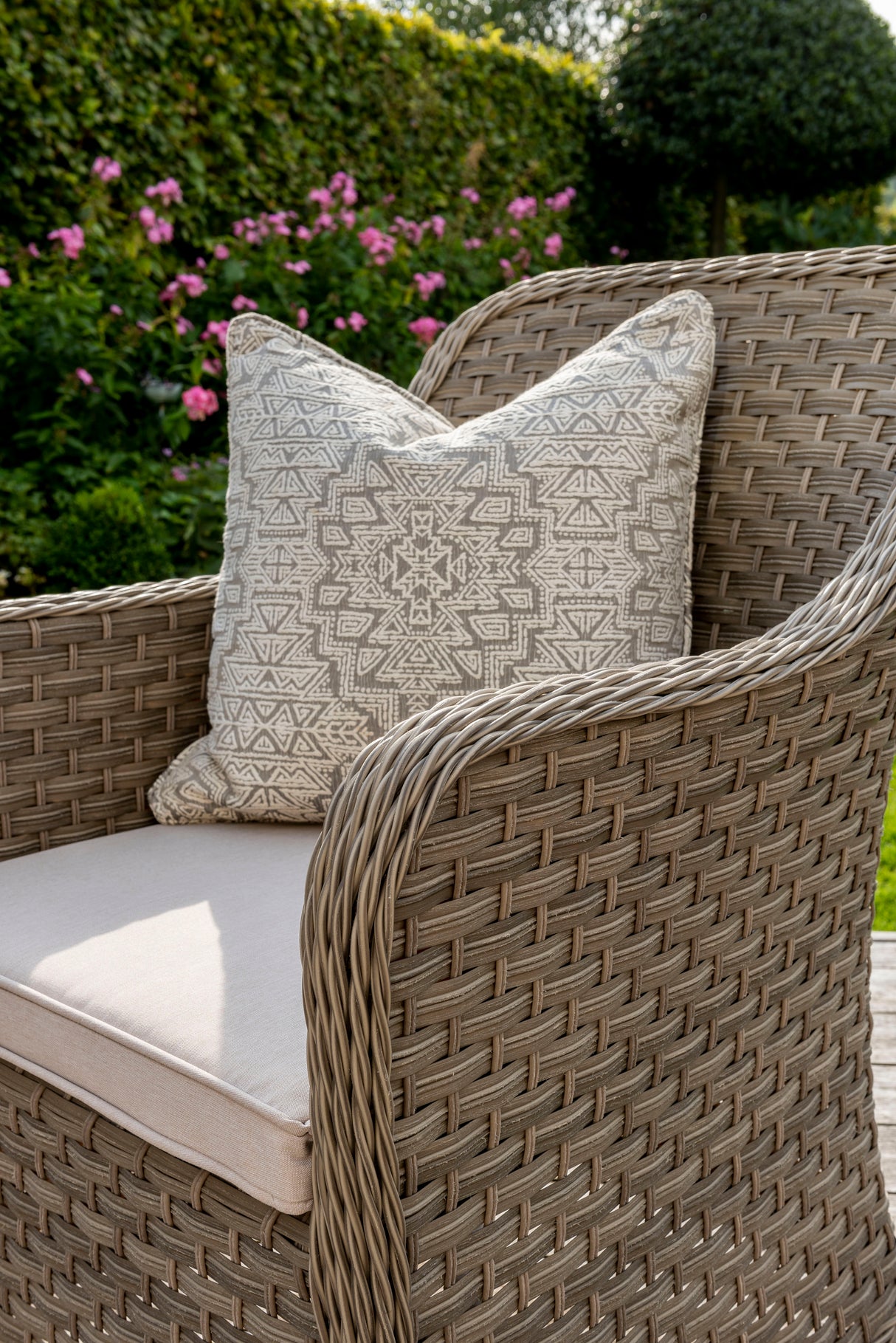 Kettler Charlbury Signature 6 Seat Round Dining Set - Mill Race Garden Centre