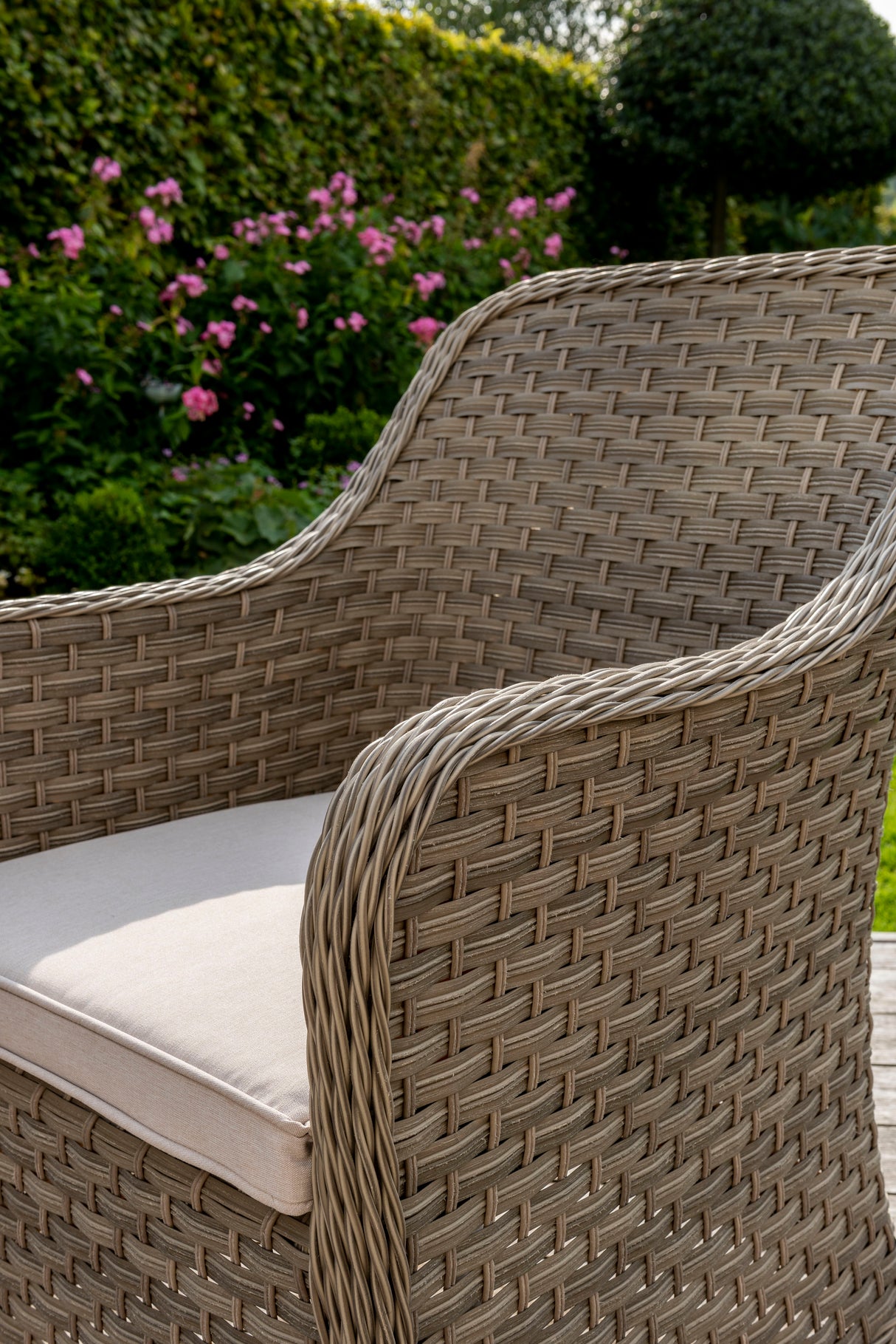 Kettler Charlbury Signature 6 Seat Round Dining Set - Mill Race Garden Centre