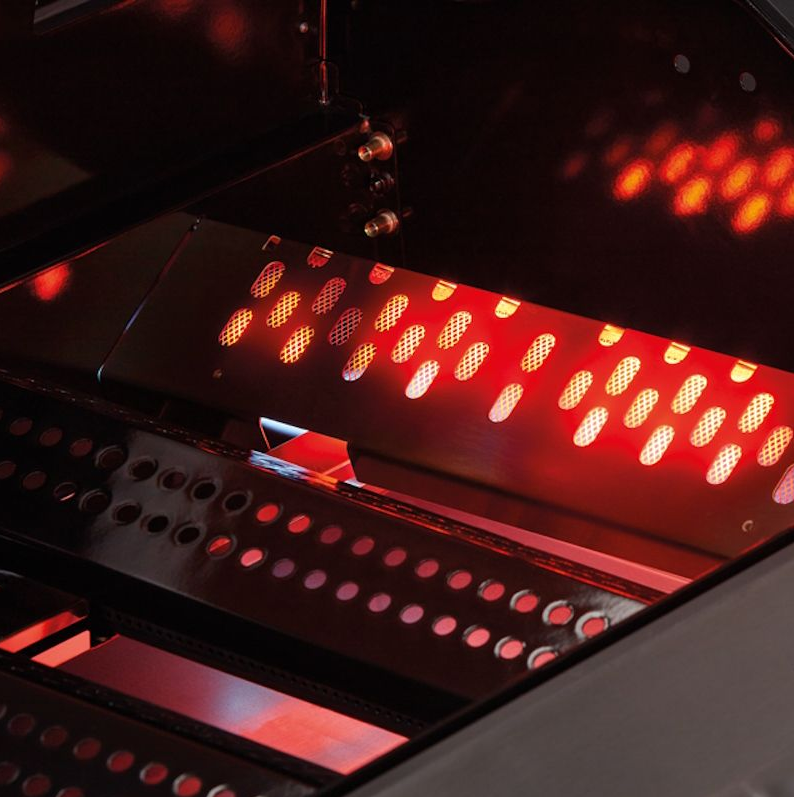 Enders Chicago Next 4 R Turbo BBQ grill with four burners and stainless steel finish, ideal for outdoor cooking and grilling.