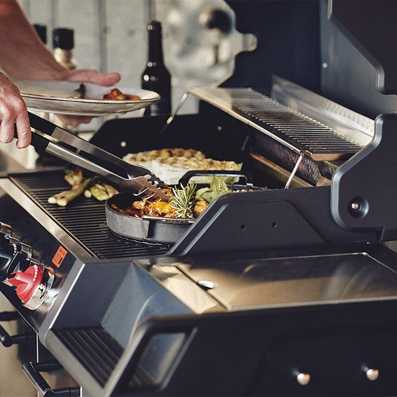 Enders Monroe Pro 4 SIK Turbo BBQ with free cover, outdoor grilling appliance with four burners and stainless steel finish
