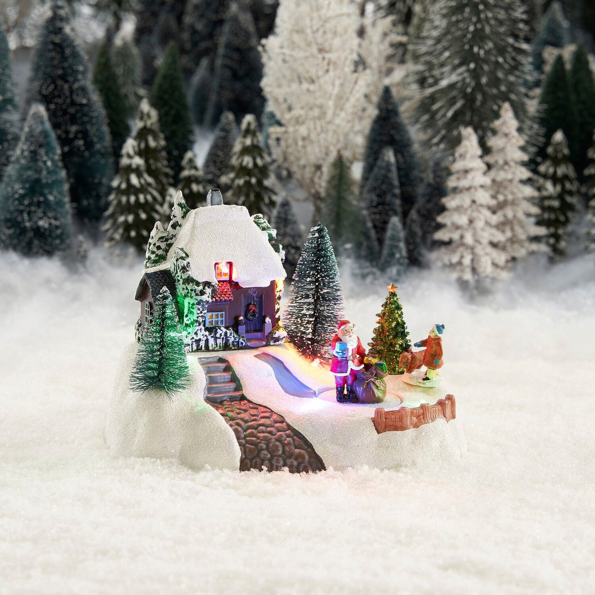 Luville Collectables LED Village House – Battery Operated Christmas Village Scene – 20 x 14 x 15 cm