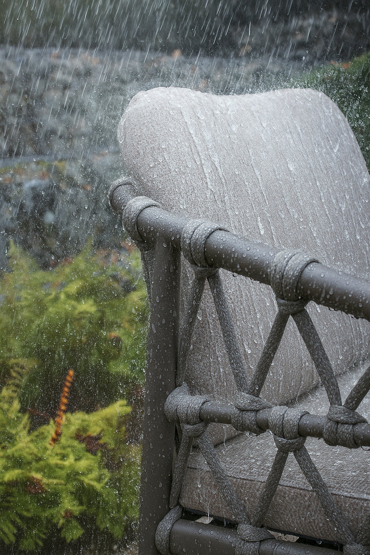 4 Seasons Outdoor Piacenza 6-seat metal dining set with Manolo ceramic top table in Terre finish, outdoor furniture for patio dining.