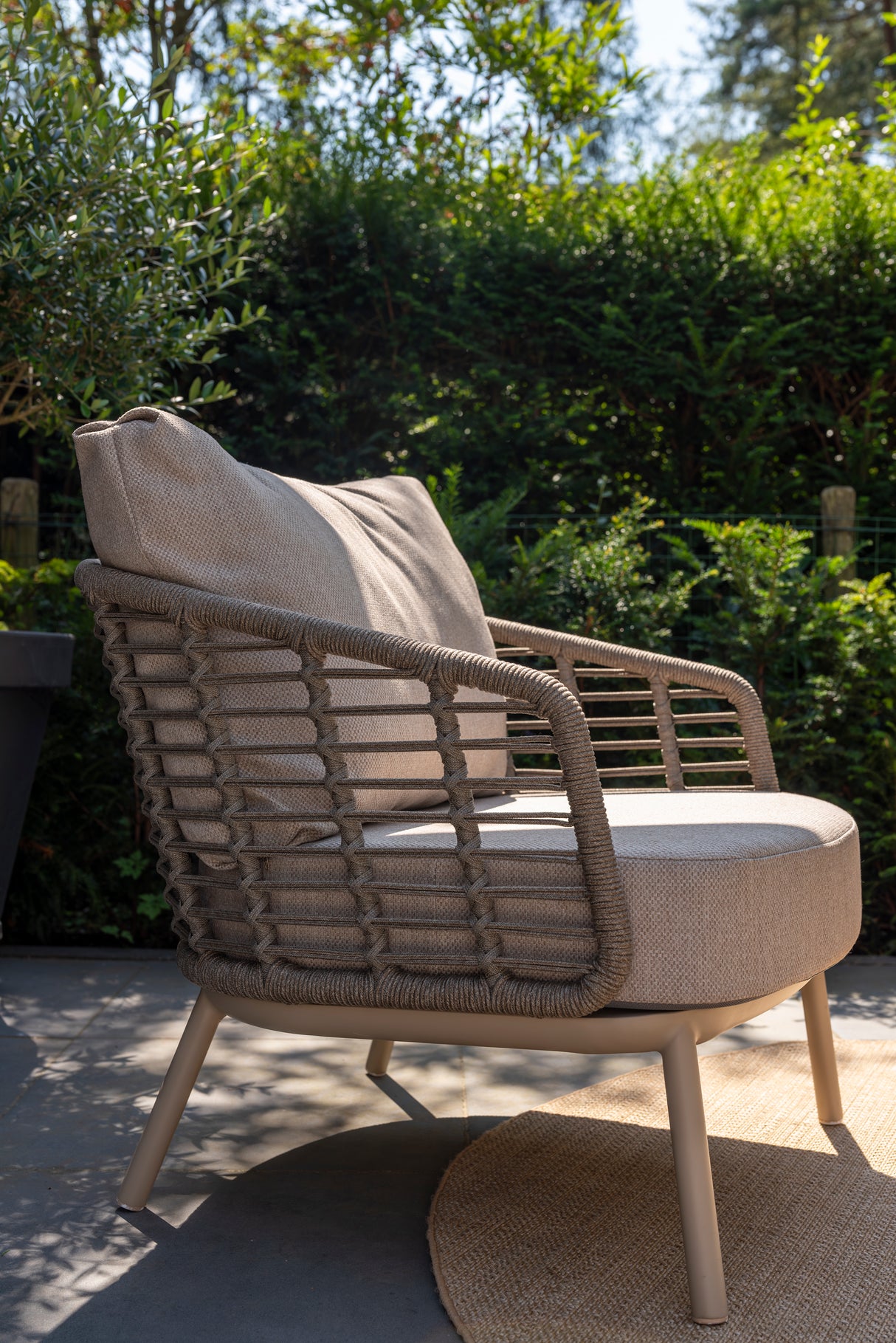 4 Seasons Outdoor Puglia Lounge Lux with a Footstool Set - Mill Race Garden Centre