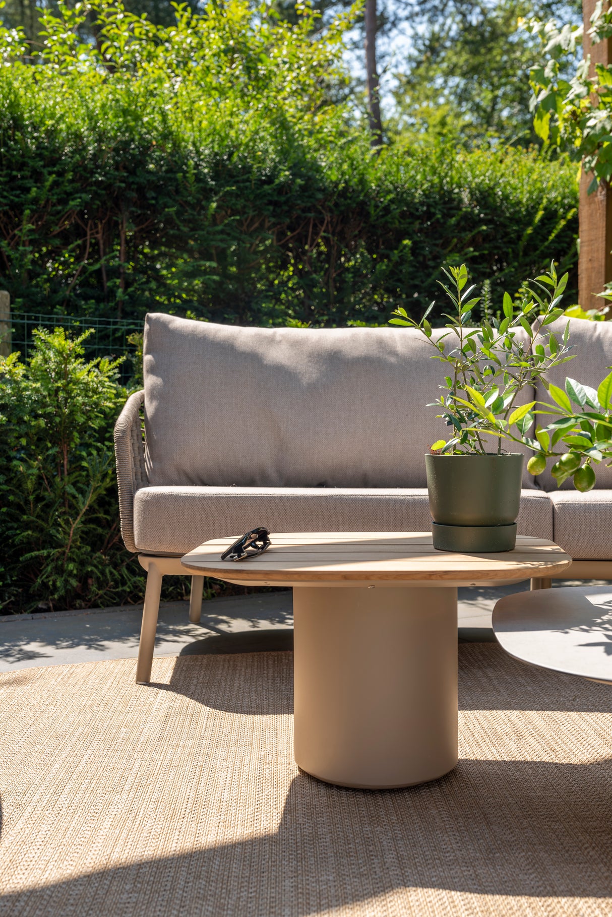 4 Seasons Outdoor Puglia Lounge Lux with a Footstool Set - Mill Race Garden Centre