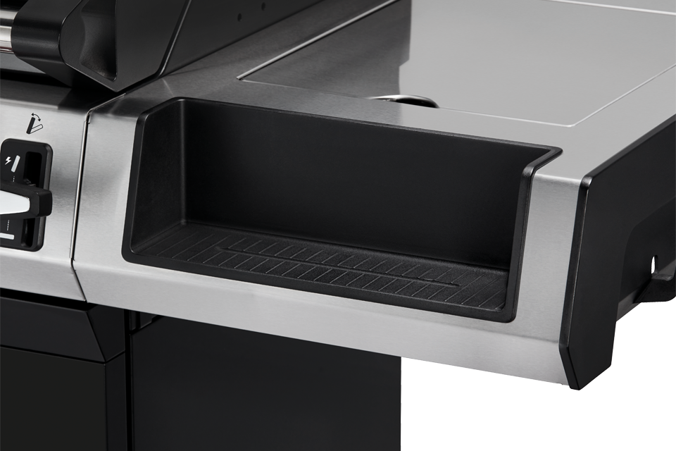 Enders Uniq 3 IK Cruster gas BBQ with sleek design and multiple burners for outdoor grilling.