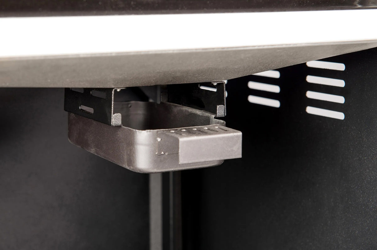 Atom Grills Xenon 3.1 gas BBQ with stainless steel lid and side shelves, perfect for outdoor grilling and barbecues.