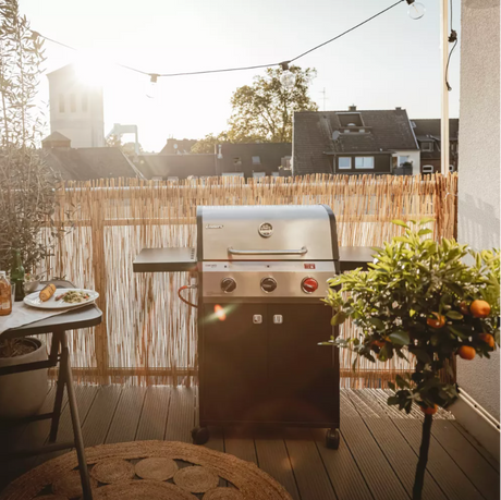 Enders Chicago Next 3 R Turbo BBQ with free cover, metal grill, and side shelves, ideal for outdoor grilling and barbecues.