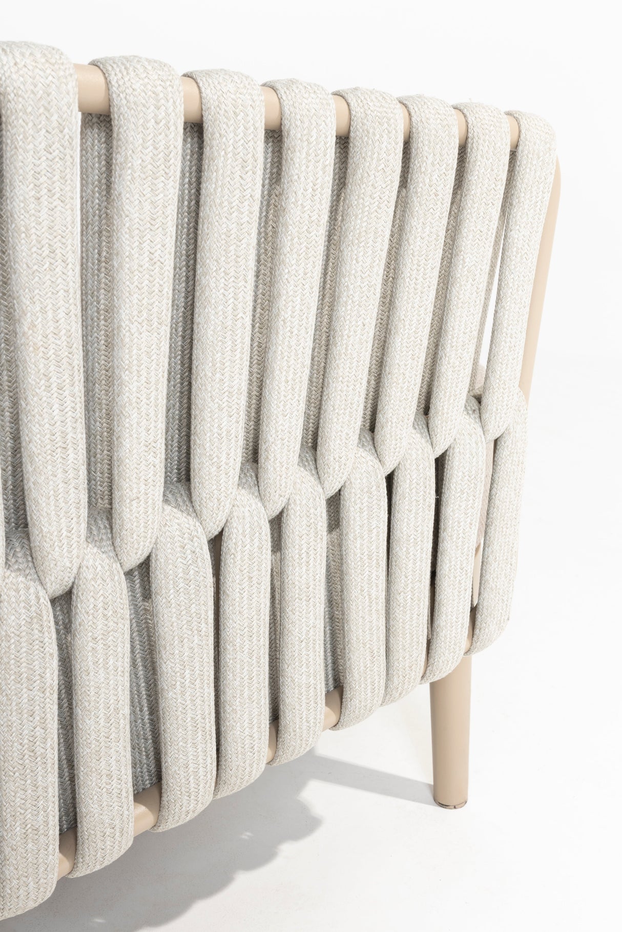 4 Seasons Outdoor Eva lounge set with metal frame, includes two Monroe coffee tables and a gentle support table, stylish outdoor furniture.