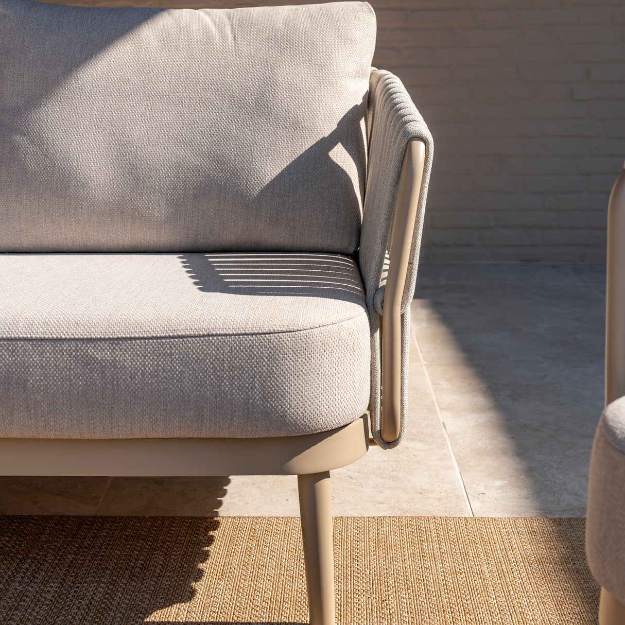 4 Seasons Outdoor Eva lounge set with two Monroe coffee tables and a gentle support table, featuring metal construction and modern design.