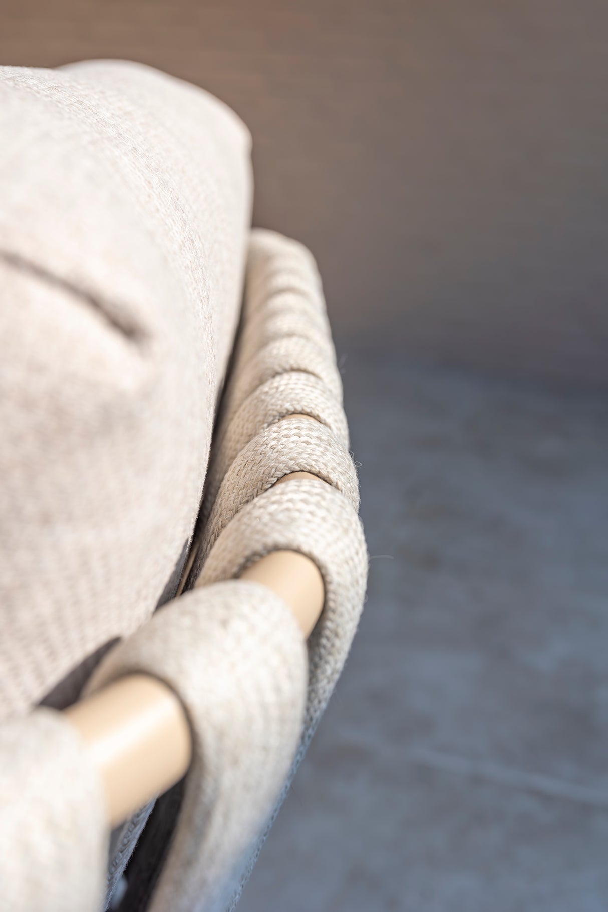 4 Seasons Outdoor Eva lounge set with two Monroe coffee tables and a gentle support table, featuring metal frames and plush cushions.