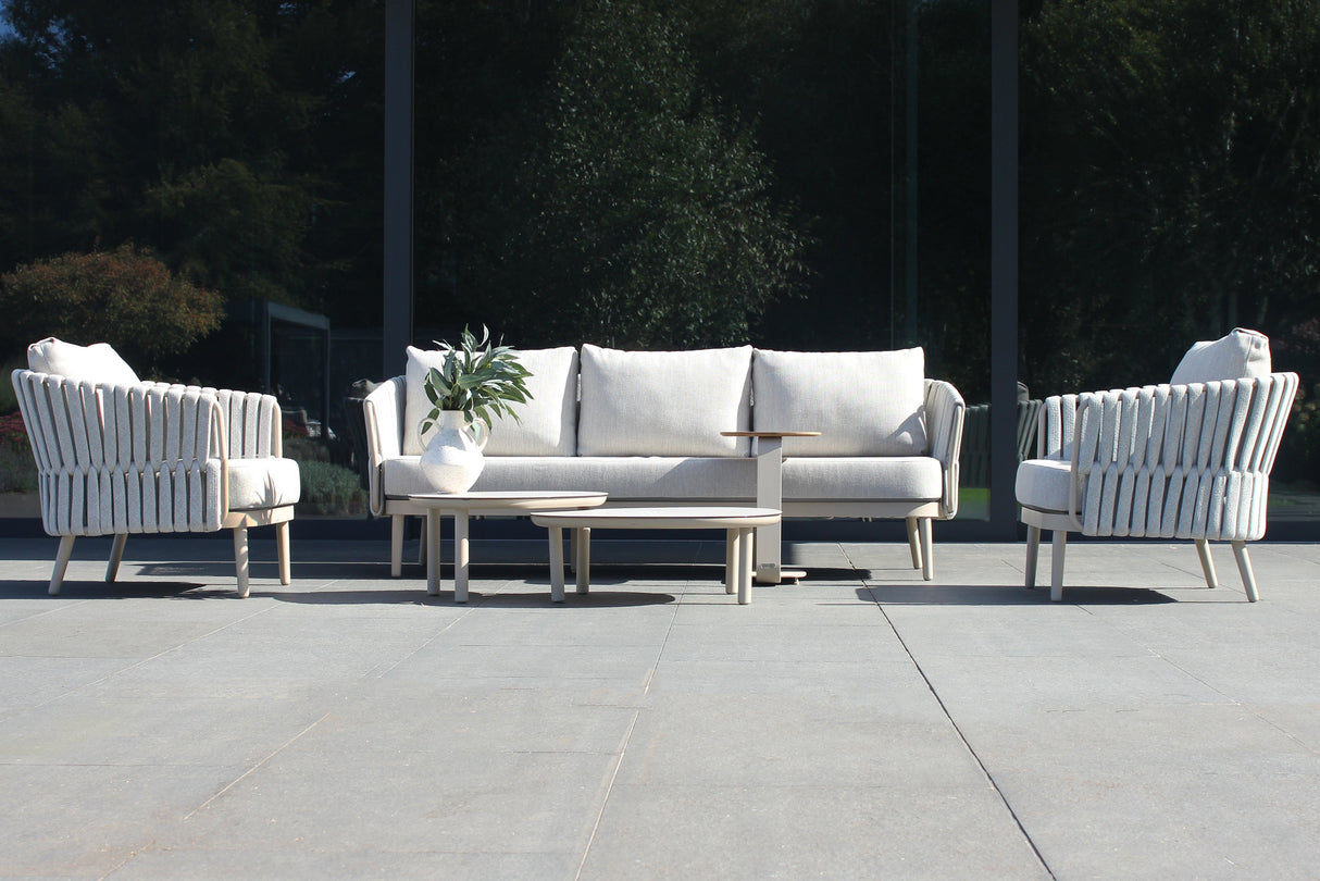 4 Seasons Outdoor Eva lounge set with two Monroe coffee tables and a gentle support table, featuring metal frame and comfortable cushions.