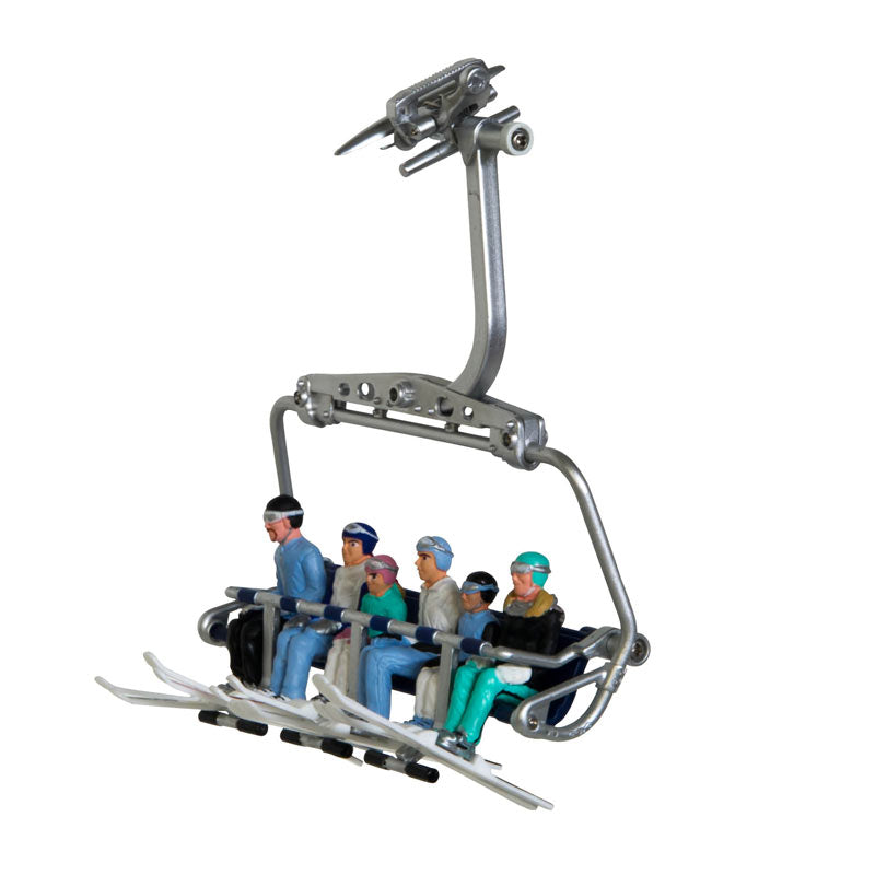 Jägerndorfer Sitting Skiers Figures – 6 Piece Accessory Set