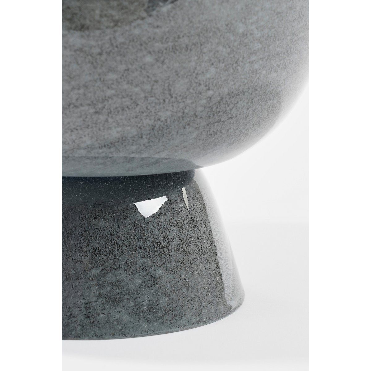 Mica Decorations James Plant Pot on Stand Grey – H22 x Ø19 cm – Iron Indoor Planter