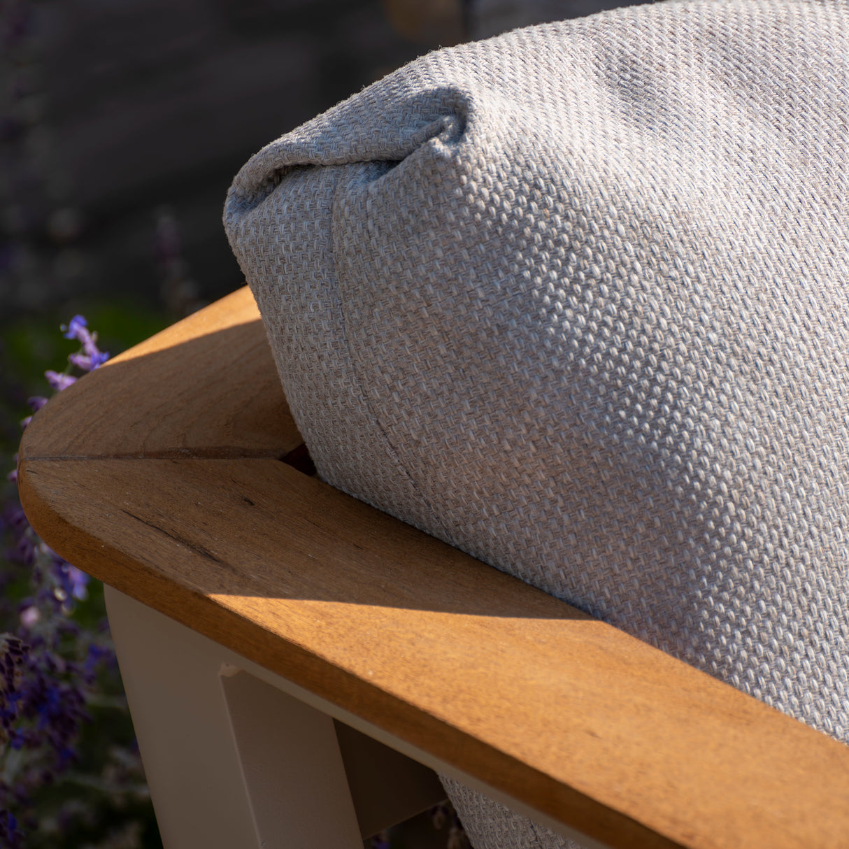 4 Seasons Outdoor Olivia lounge set with metal frame, includes Vic coffee table and footstool, outdoor furniture for relaxing.