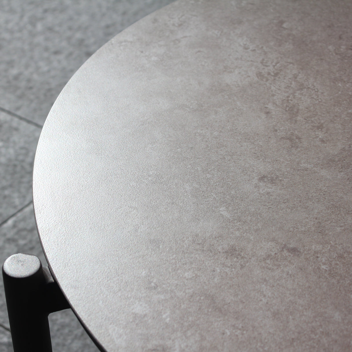 4 Seasons Outdoor Olivia lounge set with metal frame, includes Vic coffee table and footstool, outdoor furniture for relaxation.