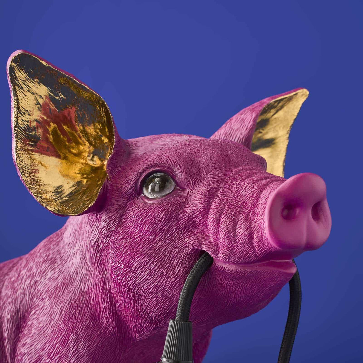 Werner Vob WERNS Piggy Pig magenta table lamp with playful pig design for indoor home lighting decor.