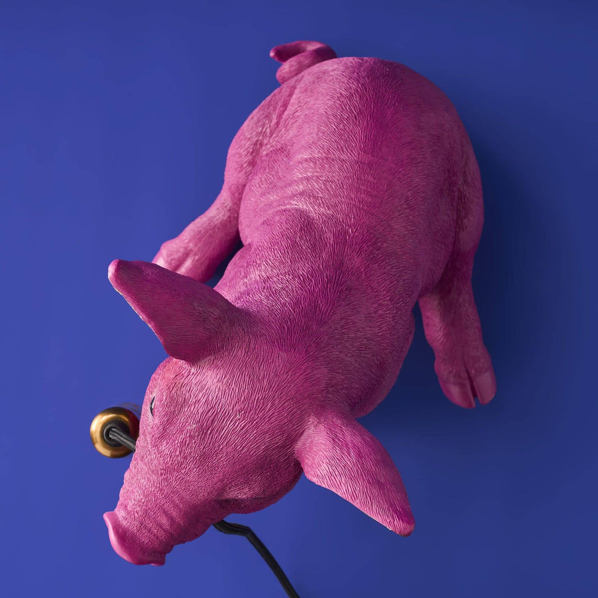 Werner Vob WERNS Piggy Pig magenta table lamp with a playful pig design for indoor home lighting.