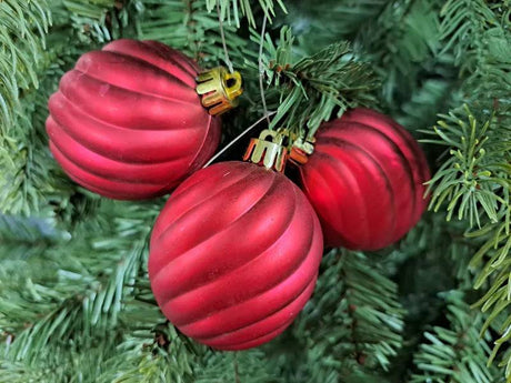 Bauble Cluster Red Swirl 3x6cm - Mill Race Garden Centre