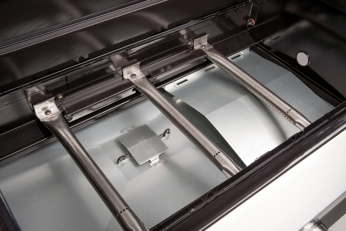 Atom Grills Xenon 3.1 Gas BBQ with stainless steel surface and multiple burners, ideal for outdoor grilling and barbecues.